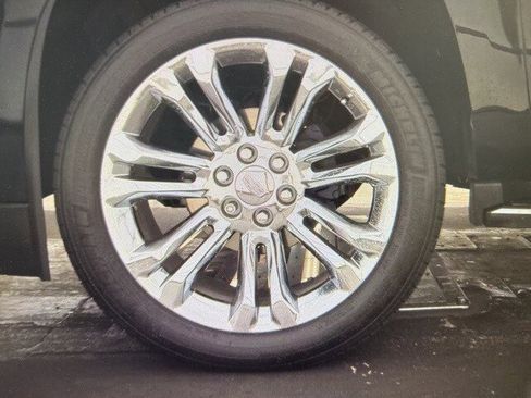 Used 2019 Cadillac Escalade Luxury w/ LPO, Radiant Package image 7