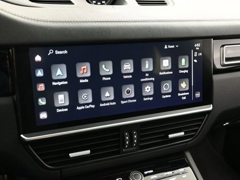 Certified 2022 Porsche Cayenne Turbo S AWD/4WD image 22