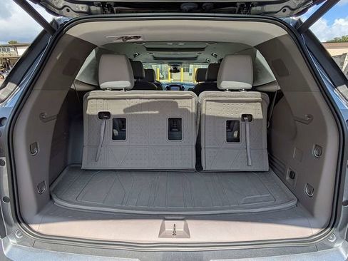 Used 2019 Chevrolet Traverse Premier w/ Driver Confidence II Package FWD image 12