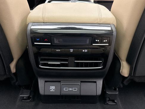 Used 2023 Acura MDX SH-AWD image 16