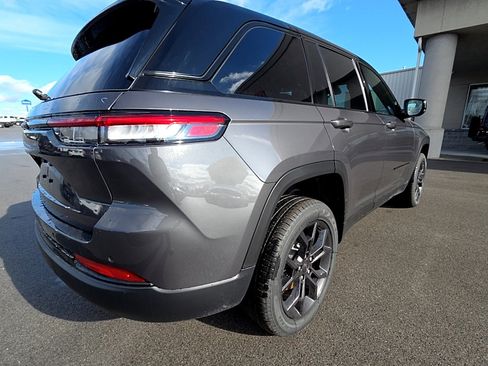 New 2025 Jeep Grand Cherokee Limited image 5