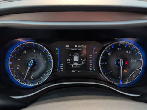 Used 2023 Chrysler Voyager LX FWD image 10