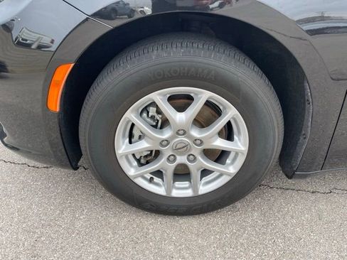 Used 2024 Chrysler Pacifica Touring-L image 10