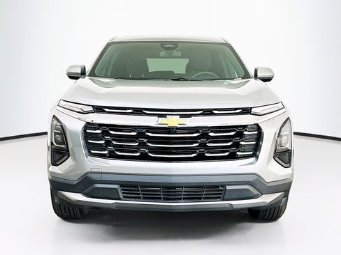 Used 2025 Chevrolet Equinox LT image 2