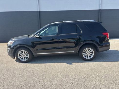 Certified 2017 Ford Explorer XLT w/ Equipment Group 202A FWD image 1