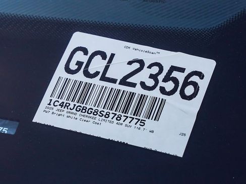 New 2025 Jeep Grand Cherokee Limited w/ Black Appearance Package image 29