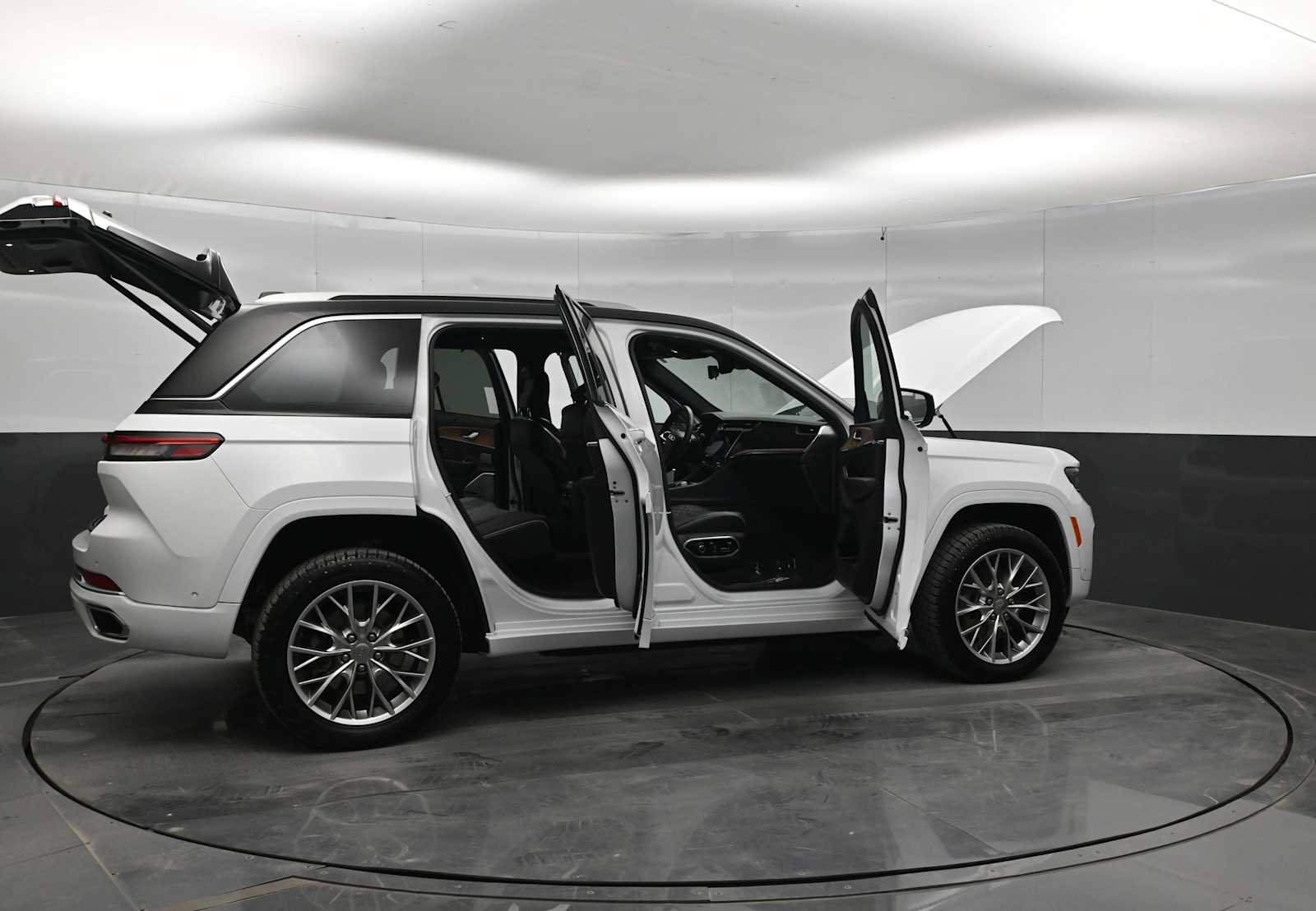 Used 2022 Jeep Grand Cherokee Summit w/ Advanced Protech Group IV AWD/4WD image 43