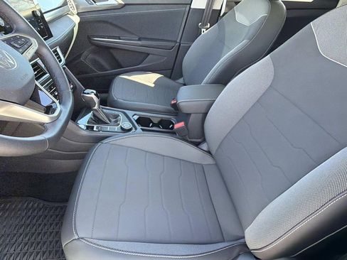 Used 2025 Volkswagen Taos SE image 12