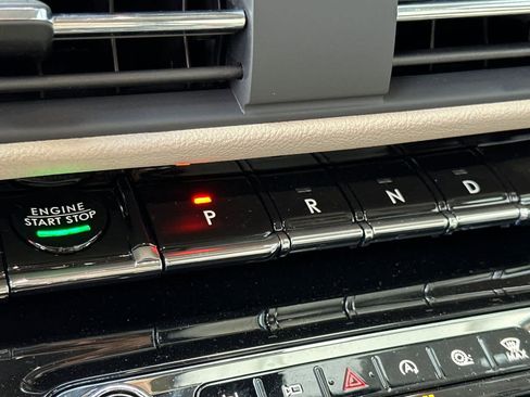 Used 2025 Lincoln Corsair FWD image 23