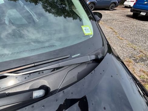 Used 2025 Nissan Versa SV FWD image 28