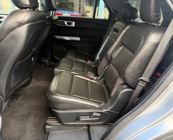 Used 2020 Ford Explorer XLT w/ Equipment Group 202A AWD/4WD image 14