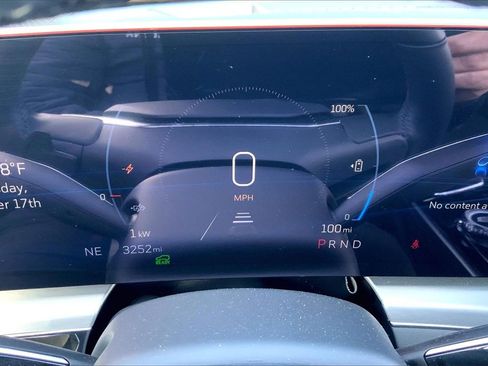 Used 2025 Cadillac Lyriq Luxury image 25