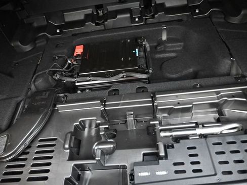 New 2025 Mercedes-Benz GLB 250 image 29