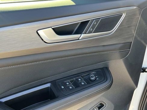 New 2026 Volkswagen Atlas Cross Sport SE FWD image 10