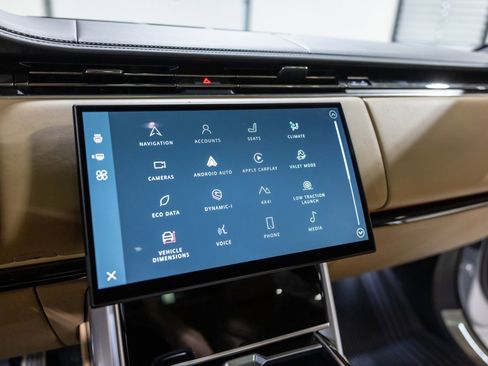 Used 2025 Land Rover Range Rover SE image 43