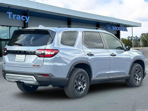 New 2025 Honda Pilot TrailSport image 4