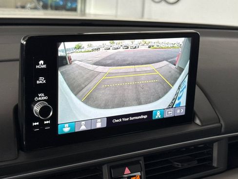 Certified 2025 Honda Pilot Touring image 21