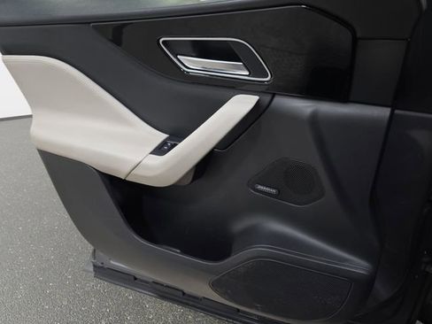 Used 2017 Jaguar F-PACE R-Sport image 22