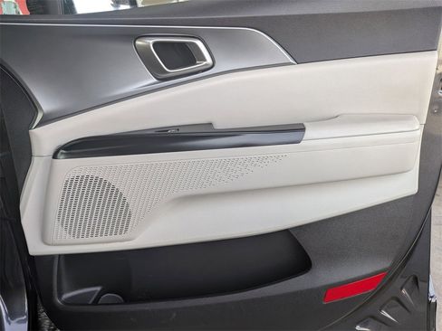 Used 2024 Kia Carnival LX image 29