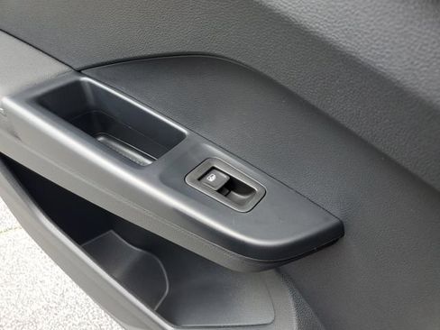 Certified 2025 Volkswagen Taos SE FWD image 14