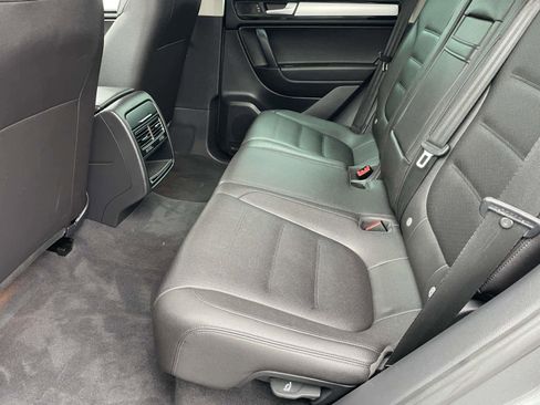 Used 2014 Volkswagen Touareg VR6 image 12