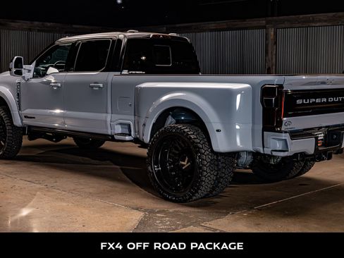 Used 2025 Ford F450 Platinum w/ FX4 Off-Road Package image 7