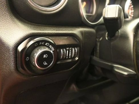 Used 2020 Jeep Gladiator Overland AWD/4WD image 15