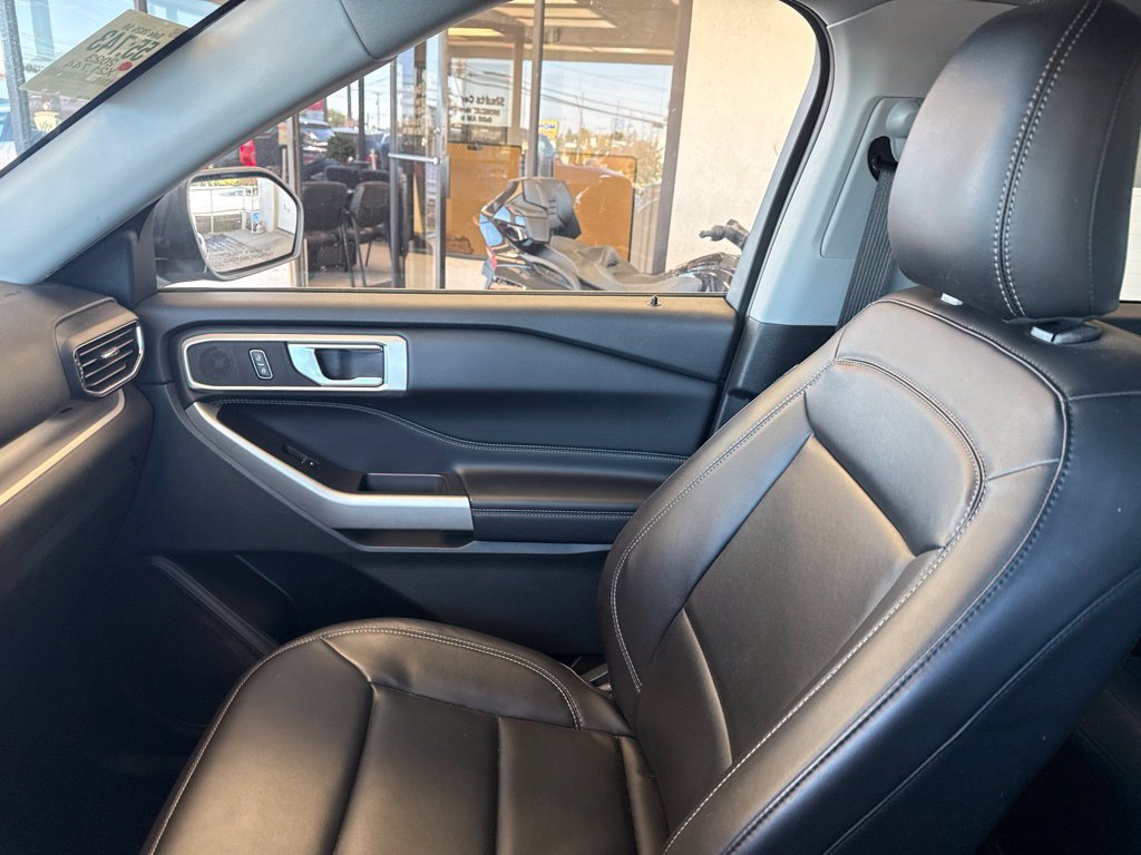 Used 2023 Ford Explorer XLT w/ Equipment Group 202A AWD/4WD image 23