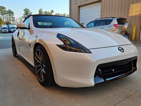 Used 2010 Nissan 370Z Touring w/ Sport Pkg image 3