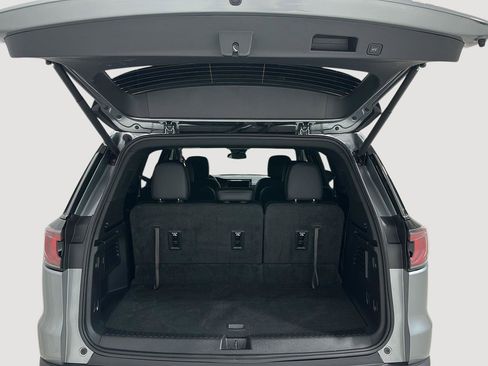 Used 2025 GMC Acadia Elevation w/ Elevation Premium Package image 24