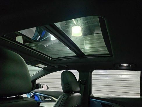 Used 2025 Chevrolet Equinox EV LT image 17