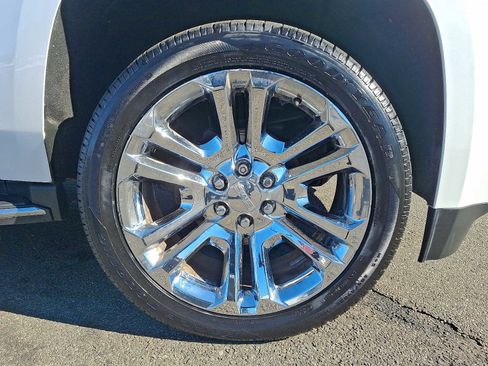 Used 2017 GMC Yukon SLT w/ Premium Edition image 8