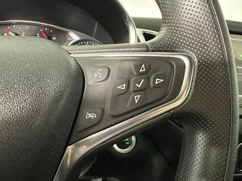 Used 2019 Chevrolet Equinox LT FWD image 17