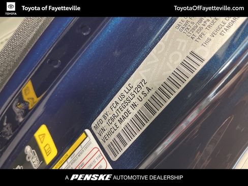 Used 2025 Jeep Gladiator Mojave image 36