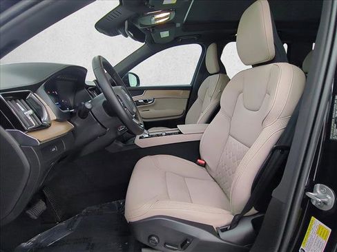 Used 2025 Volvo XC90 B5 Core w/ Protection Package Premier AWD/4WD image 17