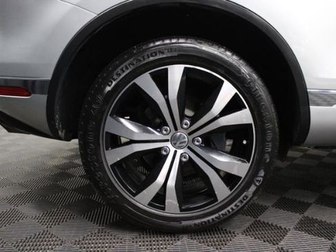 Used 2017 Volkswagen Touareg Wolfsburg Edition image 6