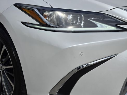 Used 2025 Lexus ES 300h w/ Premium Package image 9