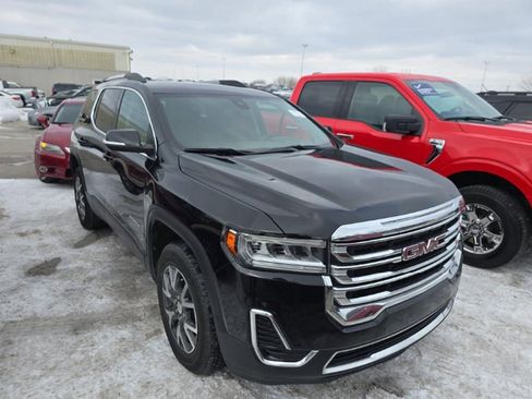 Used 2023 GMC Acadia SLE w/ Driver Convenience Package image 3