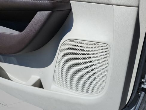 Used 2019 Chrysler Pacifica Touring-L image 27