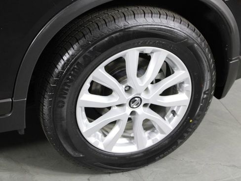 Used 2018 Nissan Rogue SV image 12