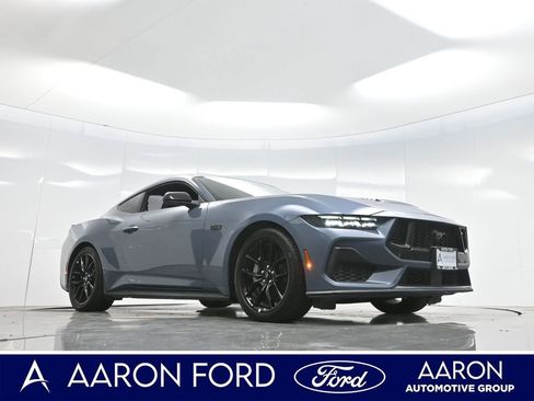 Used 2024 Ford Mustang GT RWD image 3