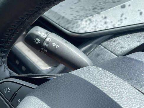 Used 2024 Toyota Prius Limited FWD image 19