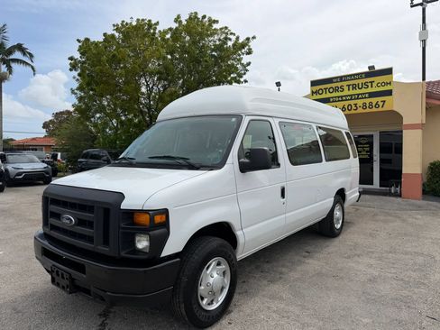 Used 2014 Ford E-250 and Econoline 250 Extended w/ Power Group RWD image 3