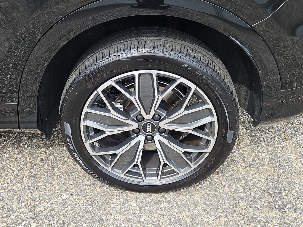 Certified 2025 Audi Q5 Premium AWD/4WD image 8