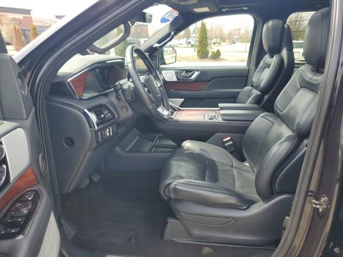 Used 2024 Lincoln Navigator Reserve image 12