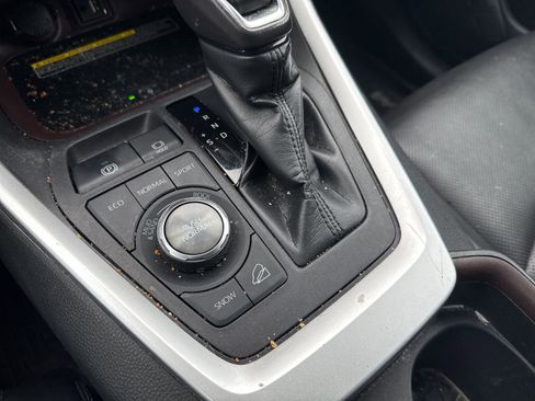 Used 2019 Toyota RAV4 Limited image 24