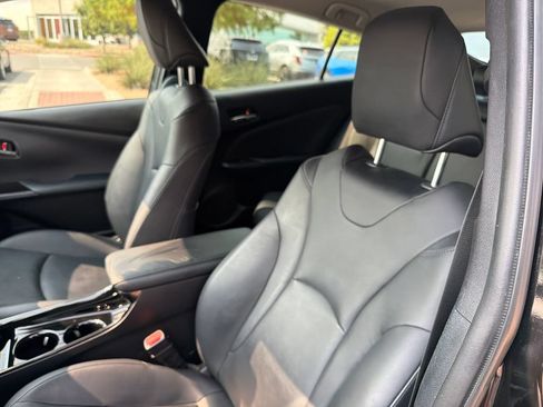 Used 2017 Toyota Prius Four FWD image 20