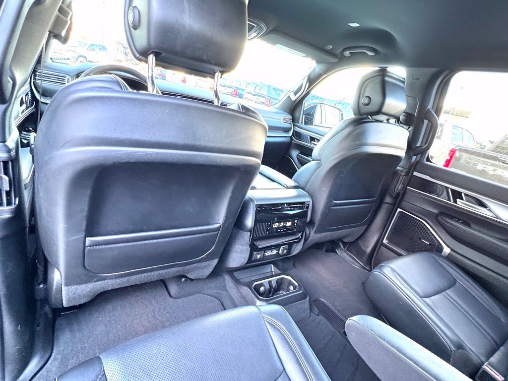 Used 2025 Jeep Wagoneer Series II AWD/4WD image 20