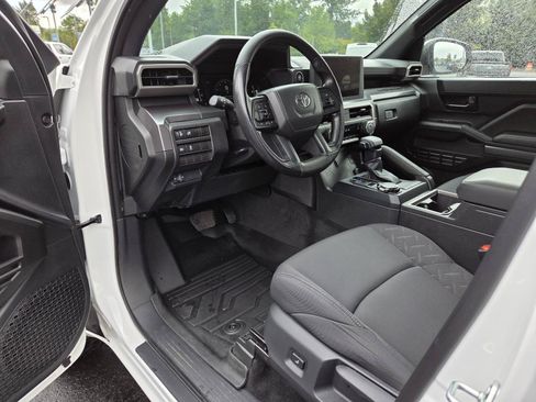 Used 2025 Toyota Tacoma SR5 AWD/4WD image 11