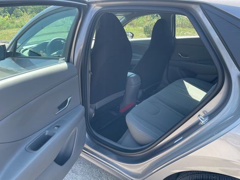 Used 2023 Hyundai Elantra SEL image 9